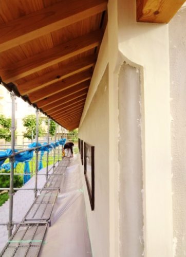 自然素材創る健康木造住宅、外壁左官職人さん漆喰仕上げ１２，０９