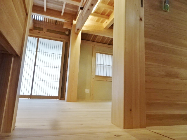 自然素材、竹小舞、発酵土壁、漆喰壁、で創る石場建て健康木造住宅完成２，０１